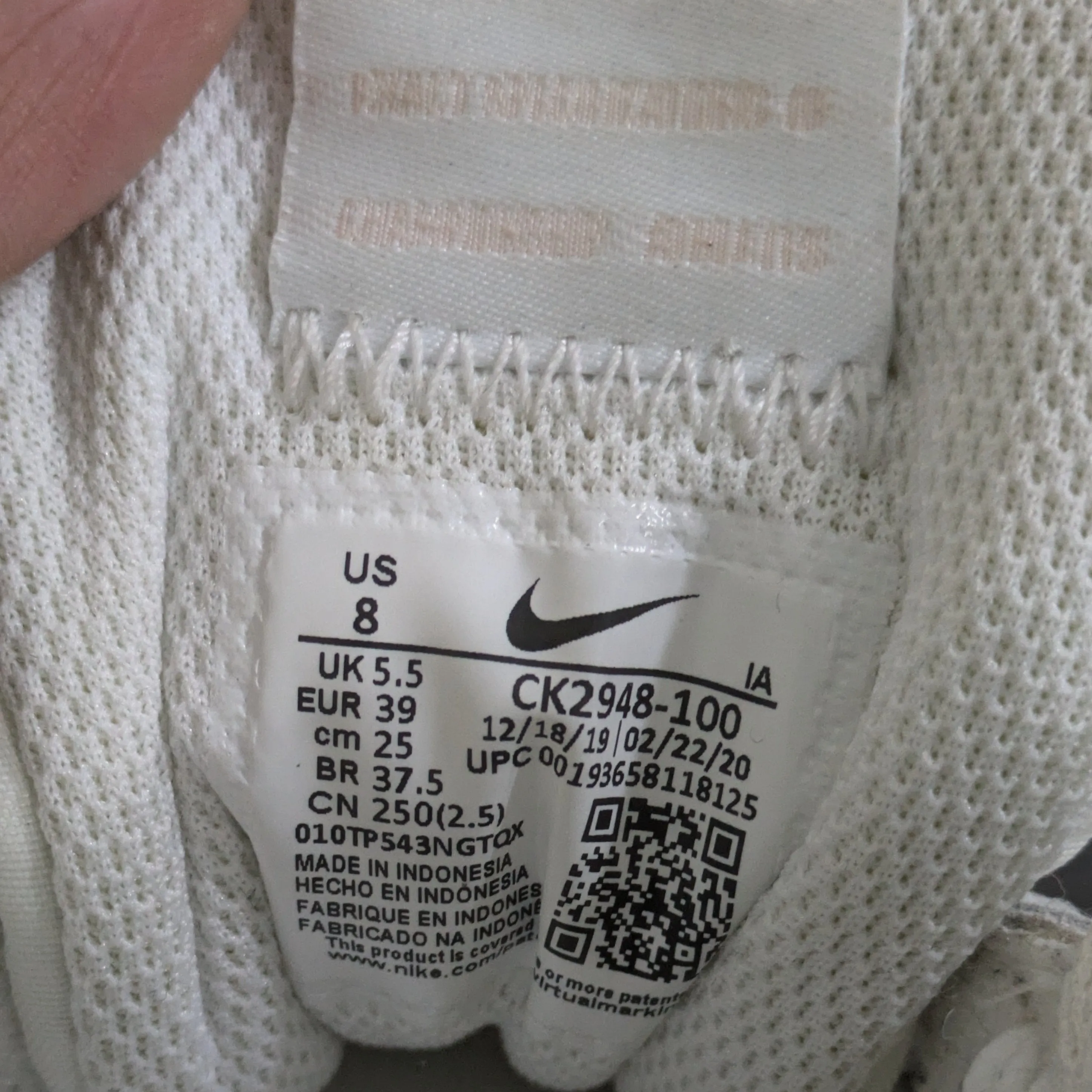 Nike Venture Runner Women’s Sneakers Size UK 5.5 / EU 39 / US 8